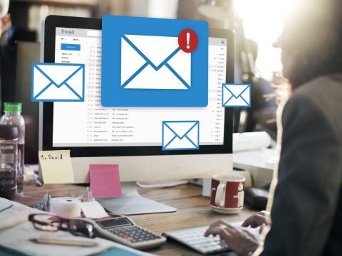 message-chat-ligne-concept-texte-social